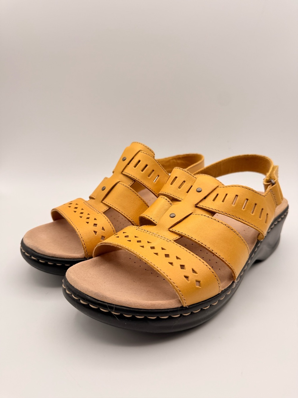 COLLECTION BY CLARKS Leather Comfort Slingback Sandals Mustard Yellow WMS 10